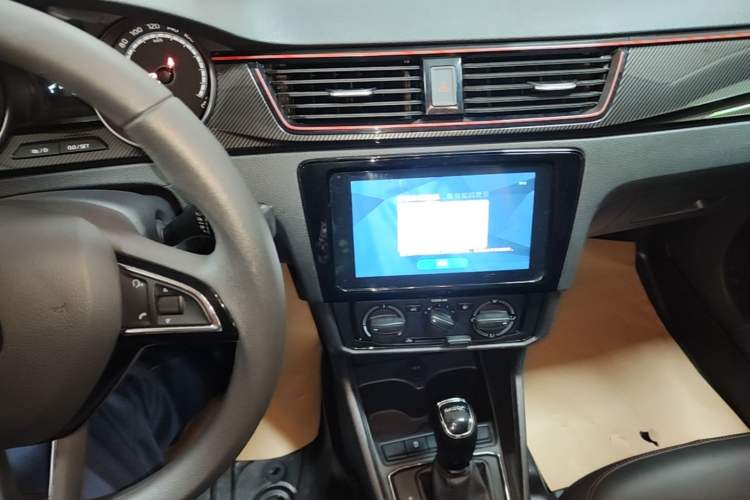 Used Skoda Rapid Spaceback 2020 1.5L Automatic Comfort Edition Audio And AC Panel