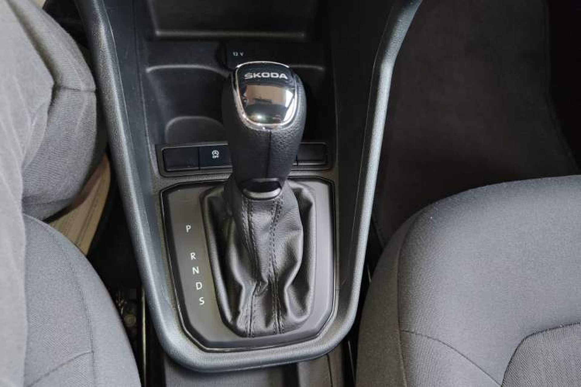 Used Skoda Rapid Spaceback 2020 1.5L Automatic Standard Edition Audio And AC Panel