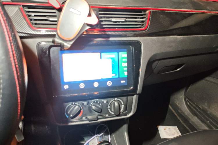 Used Skoda Rapid Spaceback 2020 1.5L Automatic Comfort Edition Audio And AC Panel
