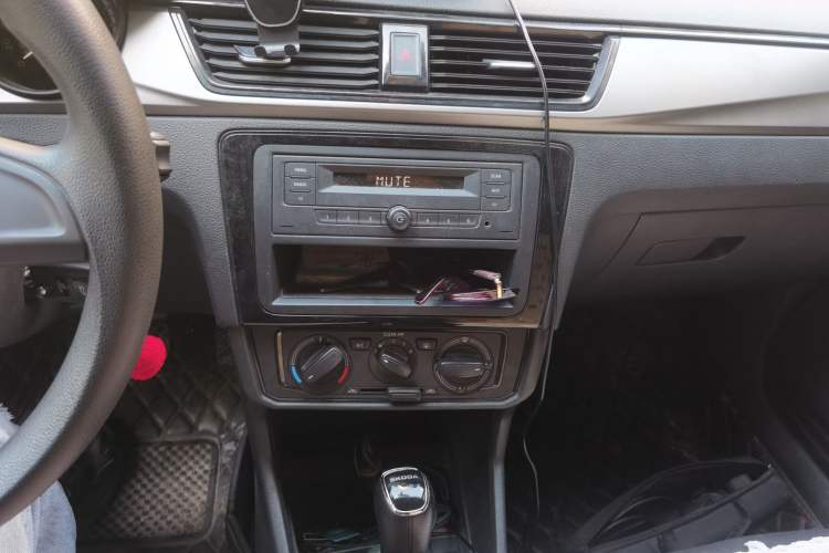 Used Skoda Rapid Spaceback 2020 1.5L Automatic Standard Edition Audio And AC Panel