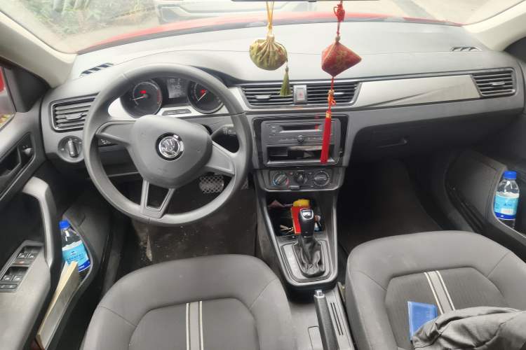 Used Skoda Rapid Spaceback 2020 1.5L Automatic Standard Edition Center Console