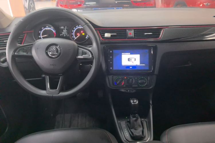 Used Skoda Rapid Spaceback 2020 1.5L Automatic Comfort Edition Center Console