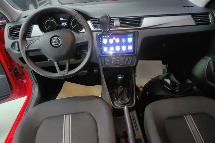 Used Skoda Rapid Spaceback 2020 1.5L Automatic Standard Edition Center Console