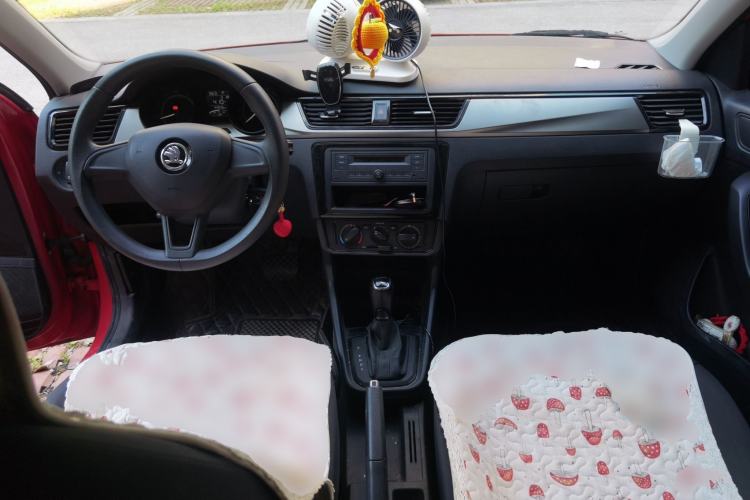Used Skoda Rapid Spaceback 2020 1.5L Automatic Standard Edition Center Console