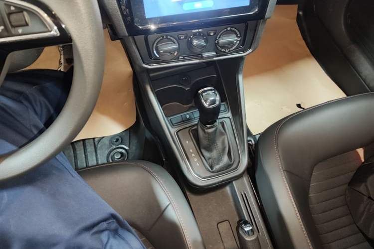 Used Skoda Rapid Spaceback 2020 1.5L Automatic Comfort Edition Gear Lever