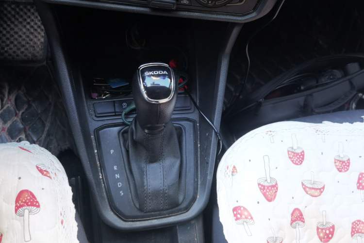 Used Skoda Rapid Spaceback 2020 1.5L Automatic Standard Edition Gear Lever