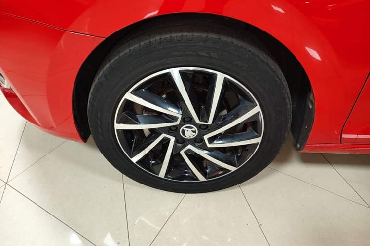 Used Skoda Rapid Spaceback 2020 1.5L Automatic Comfort Edition Left Front Wheel Hub