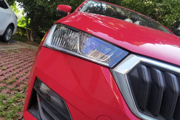 Used Skoda Rapid Spaceback 2020 1.5L Automatic Standard Edition Right Front Headlight