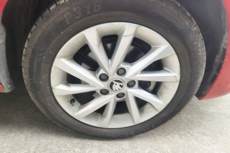Used Skoda Rapid Spaceback 2020 1.5L Automatic Standard Edition Right Front Wheel Hub