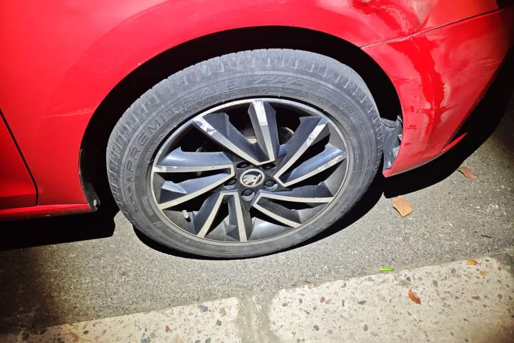 Used Skoda Rapid Spaceback 2020 1.5L Automatic Comfort Edition Right Front Wheel Hub
