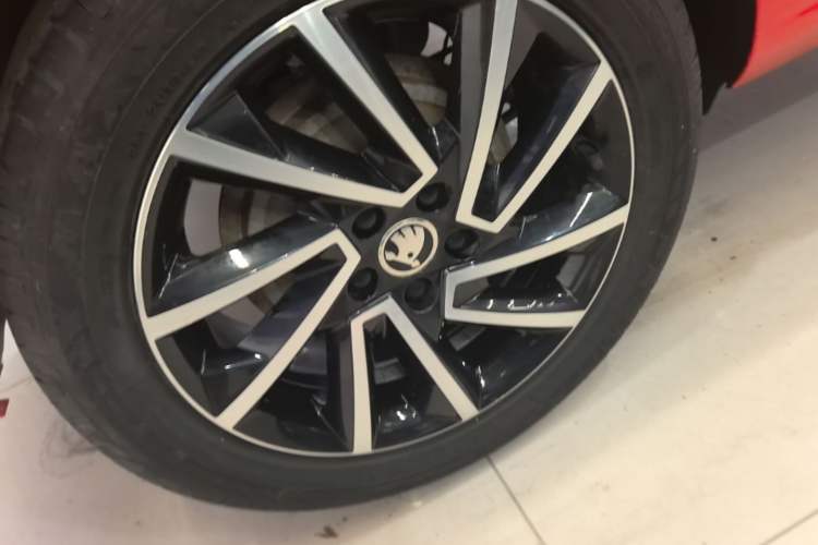 Used Skoda Rapid Spaceback 2020 1.5L Automatic Comfort Edition Right Rear Wheel Hub