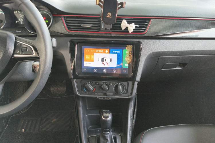 Used Skoda Rapid Spaceback 2020 1.5L Automatic Comfort Edition Audio And AC Panel