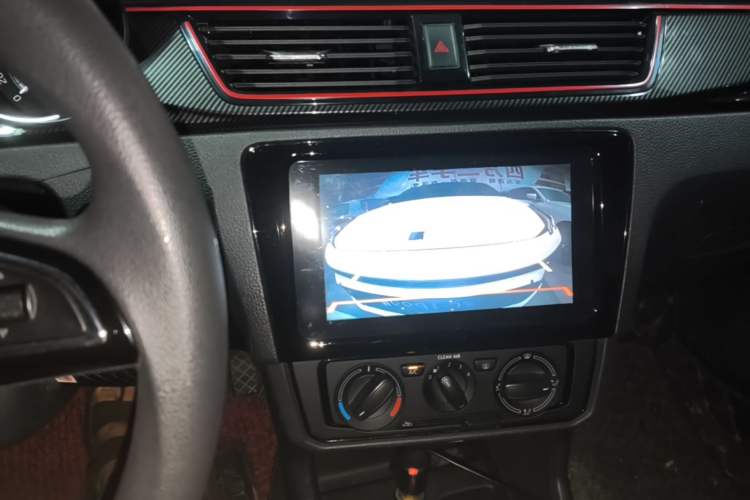 Used Skoda Rapid Spaceback 2020 1.5L Automatic Comfort Edition Audio And AC Panel