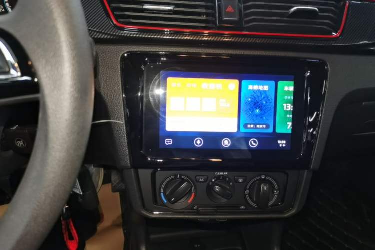 Used Skoda Rapid Spaceback 2020 1.5L Automatic Comfort Edition Audio And AC Panel