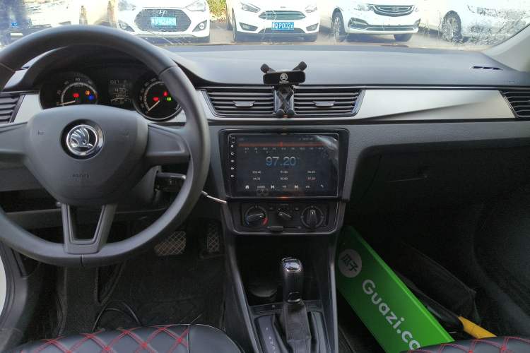 Used Skoda Rapid Spaceback 2020 1.5L Automatic Standard Edition Audio And AC Panel