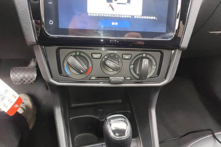 Used Skoda Rapid Spaceback 2020 1.5L Automatic Comfort Edition Audio And AC Panel