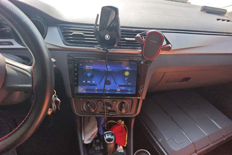 Used Skoda Rapid Spaceback 2020 1.5L Automatic Standard Edition Audio And AC Panel