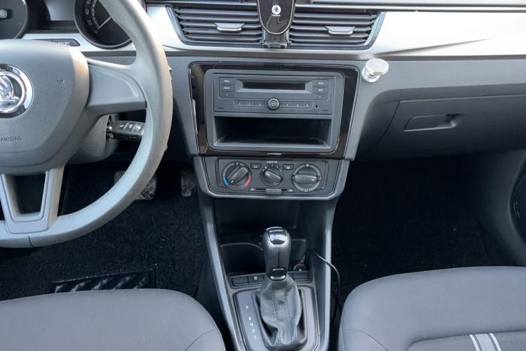 Used Skoda Rapid Spaceback 2020 1.5L Automatic Standard Edition Audio And AC Panel