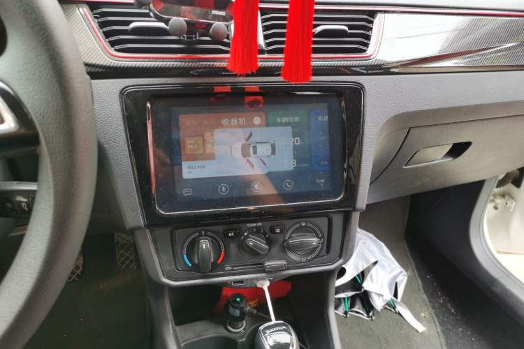 Used Skoda Rapid Spaceback 2020 1.5L Automatic Comfort Edition Audio And AC Panel
