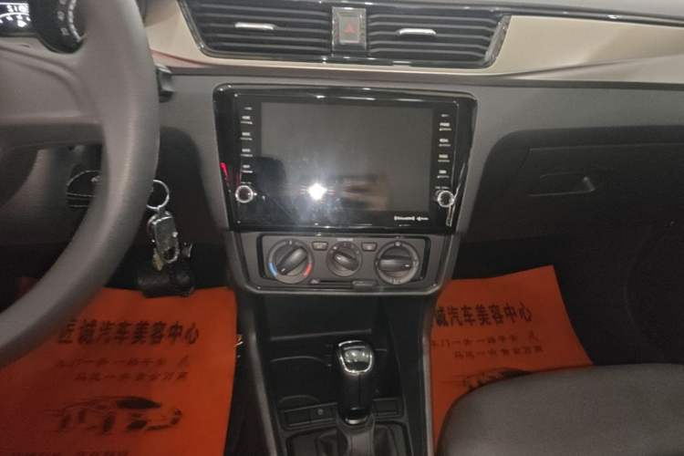 Used Skoda Rapid Spaceback 2020 1.5L Automatic Standard Edition Audio And AC Panel