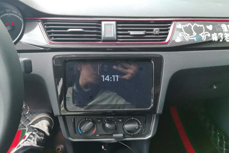 Used Skoda Rapid Spaceback 2020 1.5L Automatic Comfort Edition Audio And AC Panel