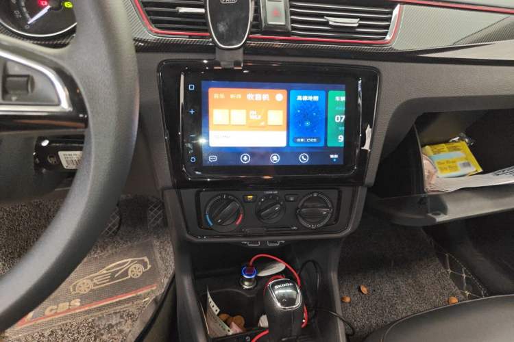 Used Skoda Rapid Spaceback 2020 1.5L Automatic Comfort Edition Audio And AC Panel