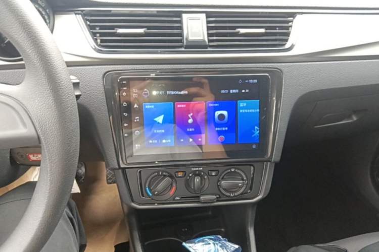 Used Skoda Rapid Spaceback 2020 1.5L Automatic Standard Edition Audio And AC Panel
