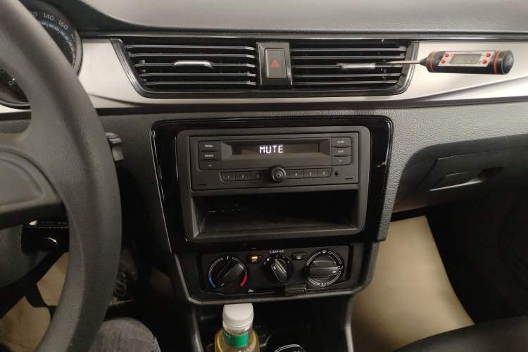 Used Skoda Rapid Spaceback 2020 1.5L Automatic Standard Edition Audio And AC Panel
