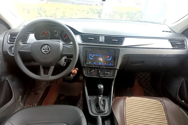 Used Skoda Rapid Spaceback 2020 1.5L Automatic Sport Edition Center Console