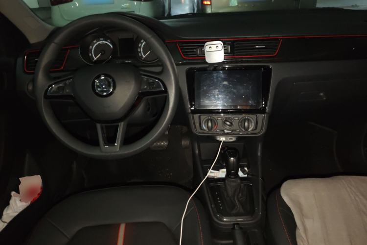 Used Skoda Rapid Spaceback 2020 1.5L Automatic Comfort Edition Center Console