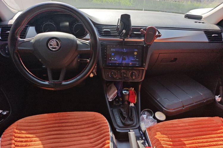 Used Skoda Rapid Spaceback 2020 1.5L Automatic Standard Edition Center Console
