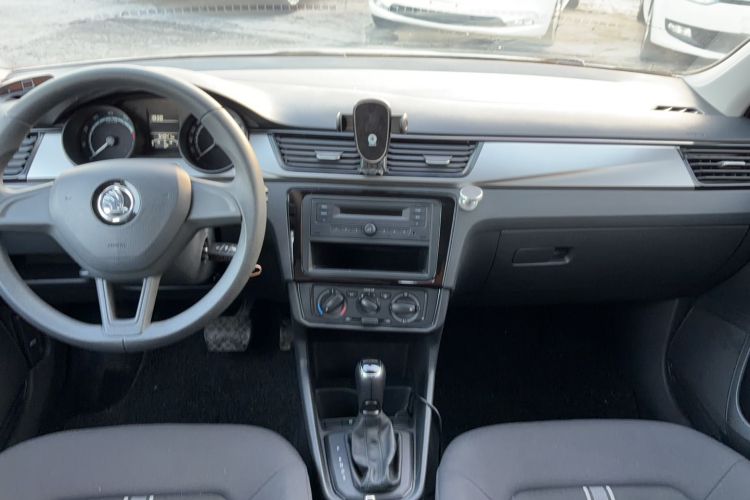 Used Skoda Rapid Spaceback 2020 1.5L Automatic Standard Edition Center Console