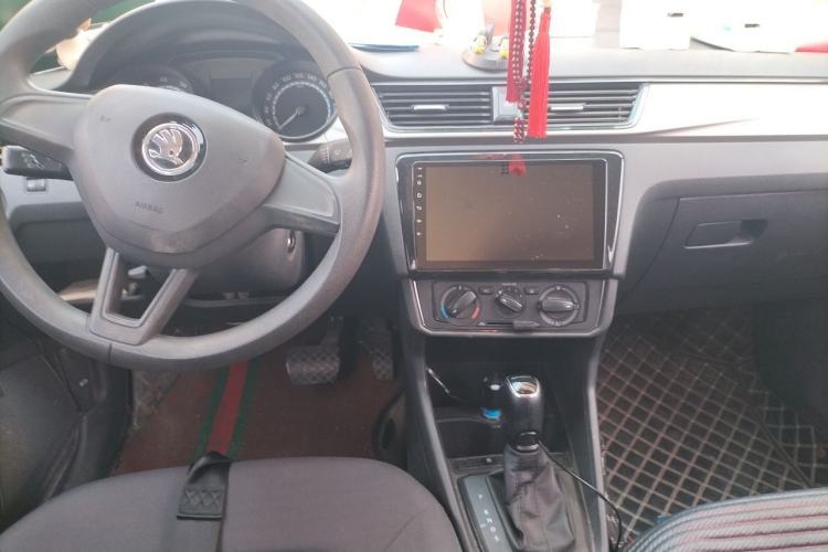 Used Skoda Rapid Spaceback 2020 1.5L Automatic Standard Edition Center Console