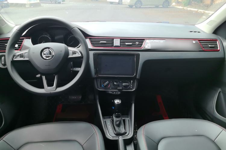 Used Skoda Rapid Spaceback 2020 1.5L Automatic Comfort Edition Center Console