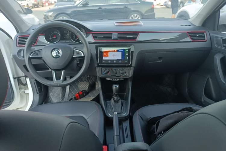 Used Skoda Rapid Spaceback 2020 1.5L Automatic Comfort Edition Center Console