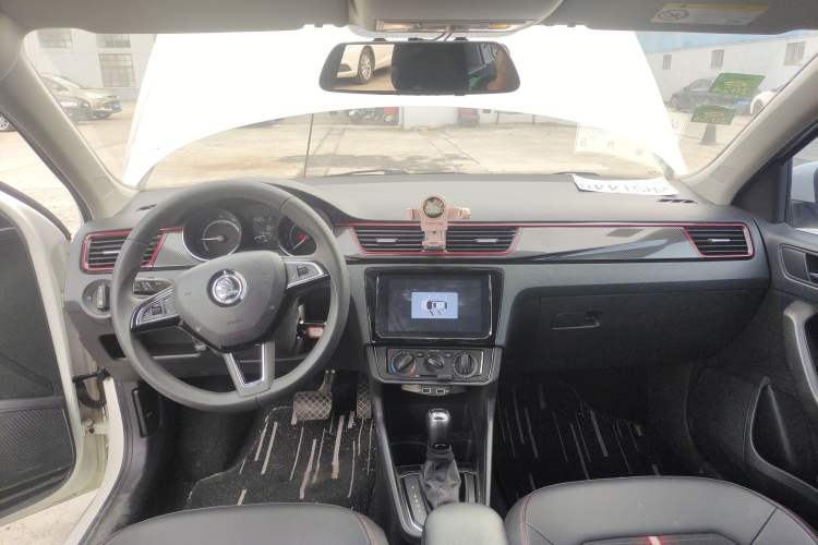 Used Skoda Rapid Spaceback 2020 1.5L Automatic Comfort Edition Center Console