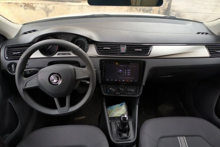 Used Skoda Rapid Spaceback 2020 1.5L Automatic Standard Edition Center Console