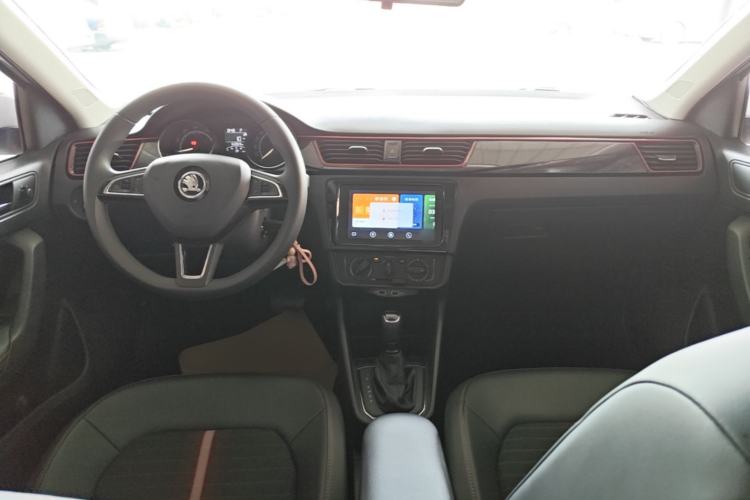 Used Skoda Rapid Spaceback 2020 1.5L Automatic Comfort Edition Center Console