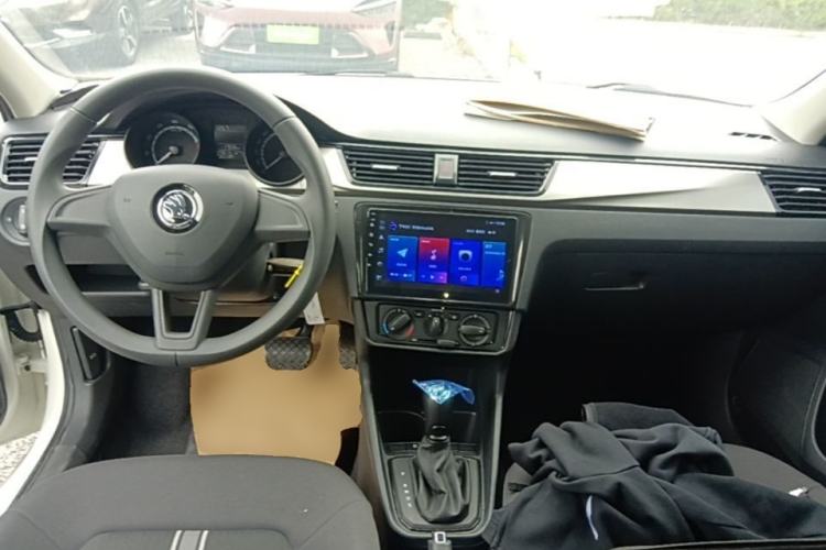 Used Skoda Rapid Spaceback 2020 1.5L Automatic Standard Edition Center Console