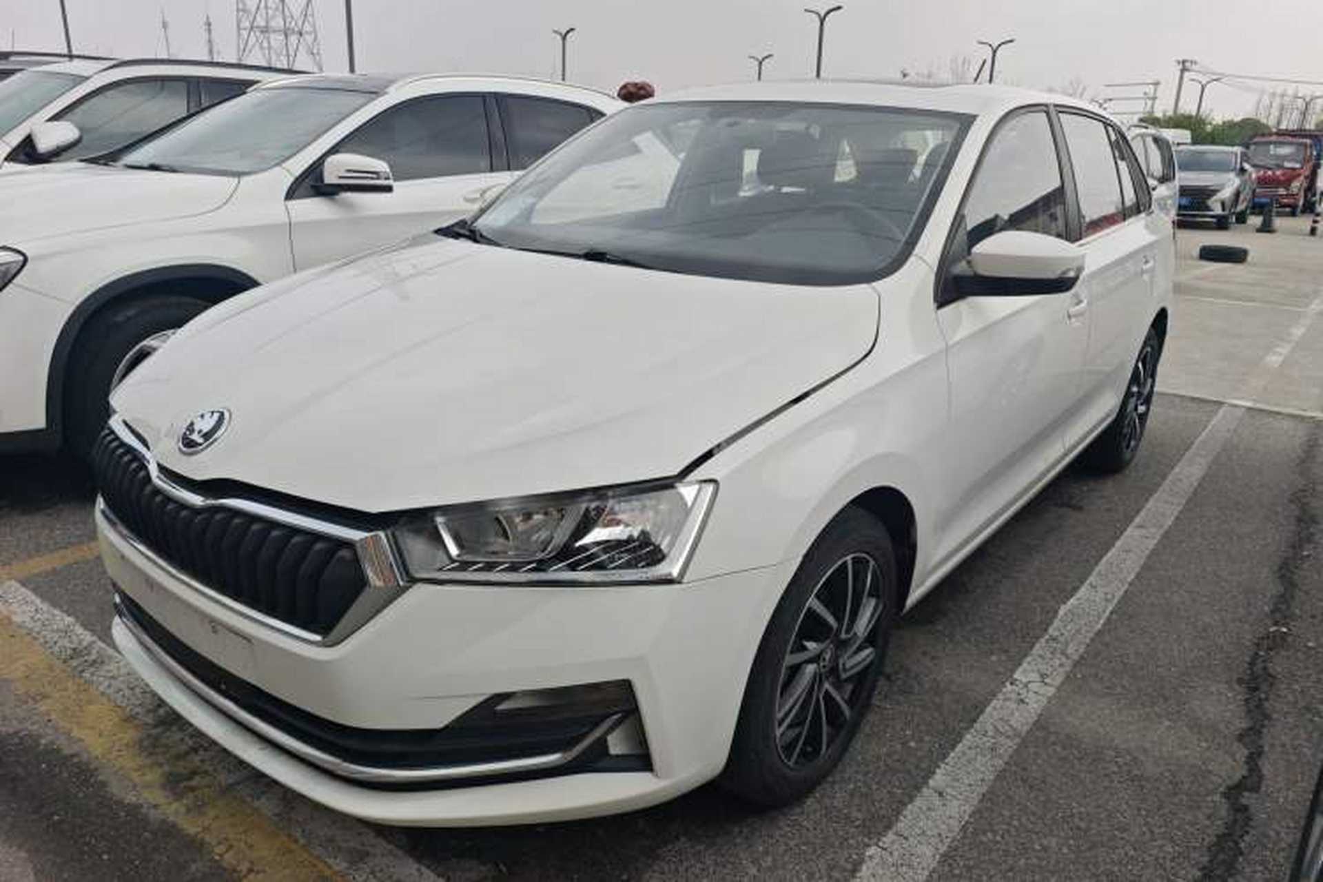Used Skoda Rapid Spaceback 2020 1.5L Automatic Comfort Edition Front Left 45 Deg