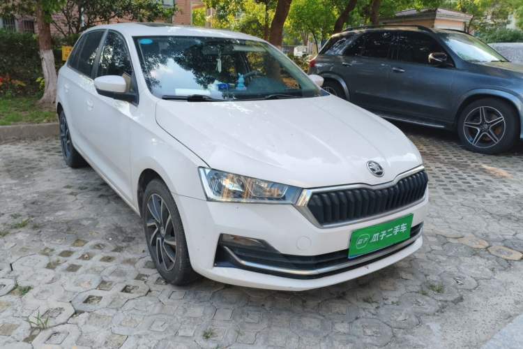 Used Skoda Rapid Spaceback 2020 1.5L Automatic Comfort Edition Front Right 45 Deg