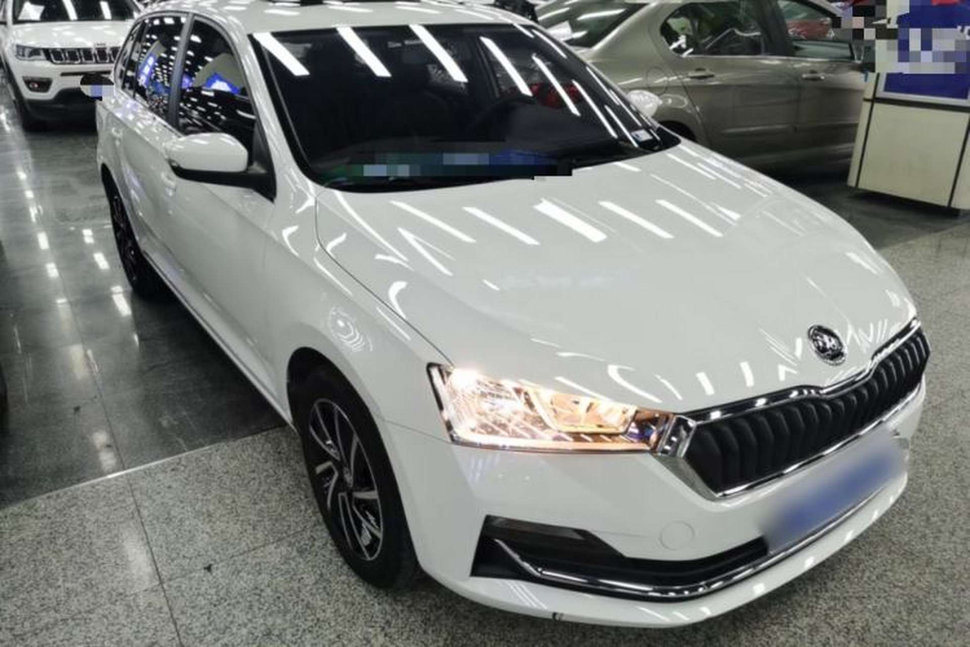 Used Skoda Rapid Spaceback 2020 1.5L Automatic Comfort Edition Front Right 45 Deg