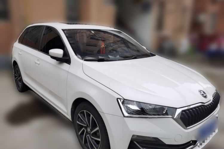 Used Skoda Rapid Spaceback 2020 1.5L Automatic Comfort Edition Front Right 45 Deg