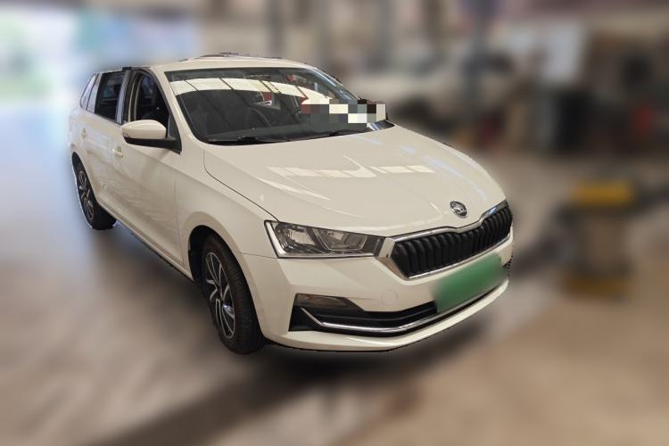 Used Skoda Rapid Spaceback 2020 1.5L Automatic Comfort Edition Front Right 45 Deg