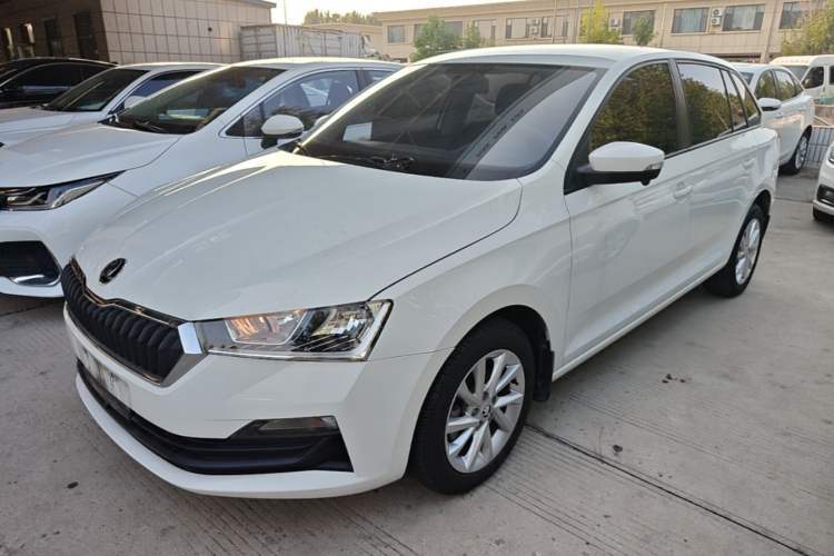 Used Skoda Rapid Spaceback 2020 1.5L Automatic Sport Edition Guazi used car, China used car export, Used car for sale, Used Skoda cars, Cheapest cars for sale