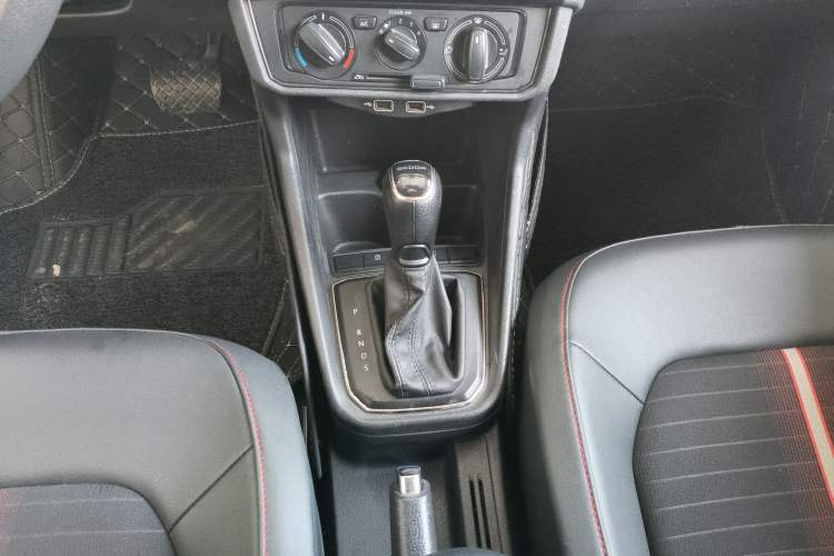 Used Skoda Rapid Spaceback 2020 1.5L Automatic Comfort Edition Gear Lever