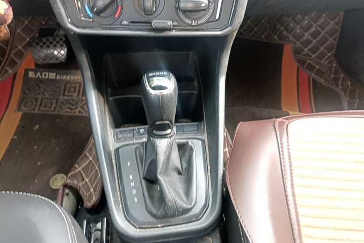 Used Skoda Rapid Spaceback 2020 1.5L Automatic Sport Edition Gear Lever