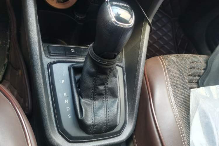 Used Skoda Rapid Spaceback 2020 1.5L Automatic Standard Edition Gear Lever