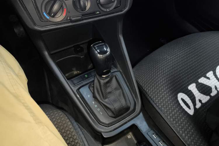 Used Skoda Rapid Spaceback 2020 1.5L Automatic Standard Edition Gear Lever