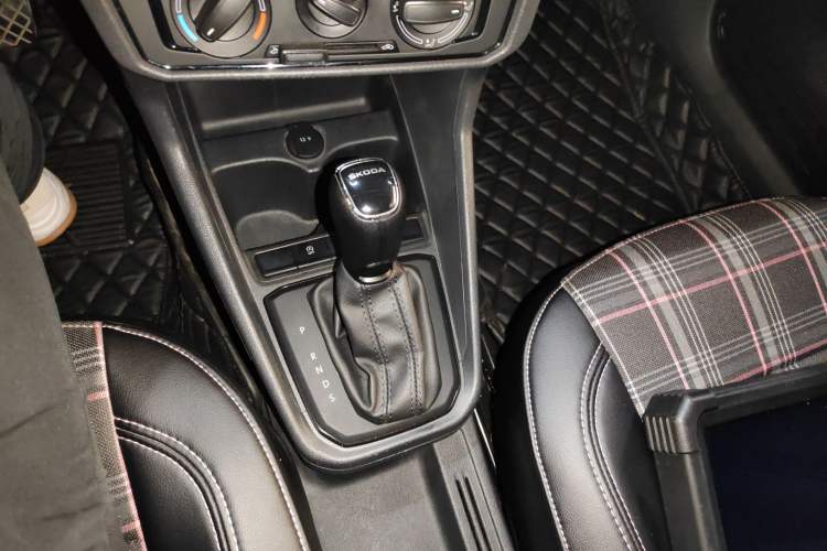 Used Skoda Rapid Spaceback 2020 1.5L Automatic Standard Edition Gear Lever